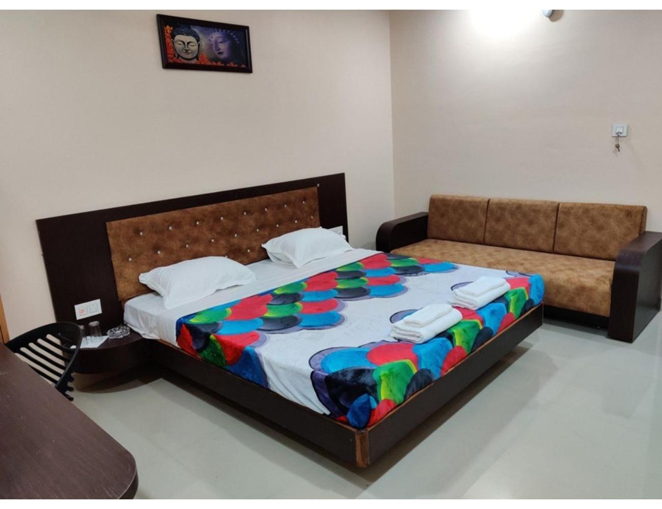 Hotel Pragati, Chanderi, Mp Esterno foto
