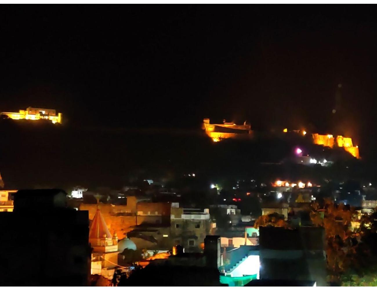 Hotel Pragati, Chanderi, Mp Esterno foto